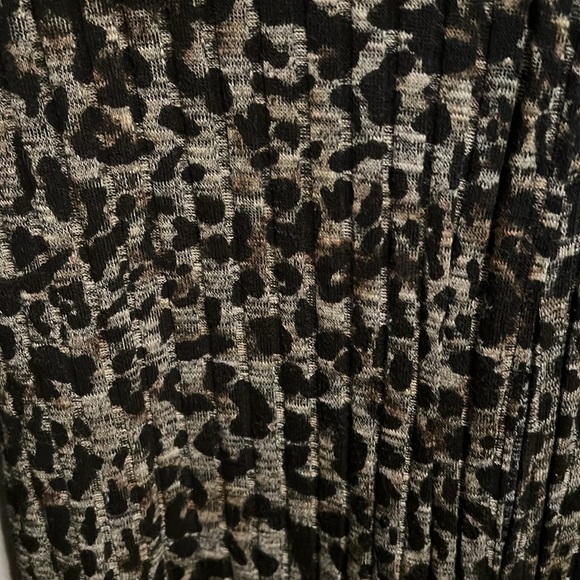 Apt 9 long sweater size L leopard print animal print long - Picture 3 of 4